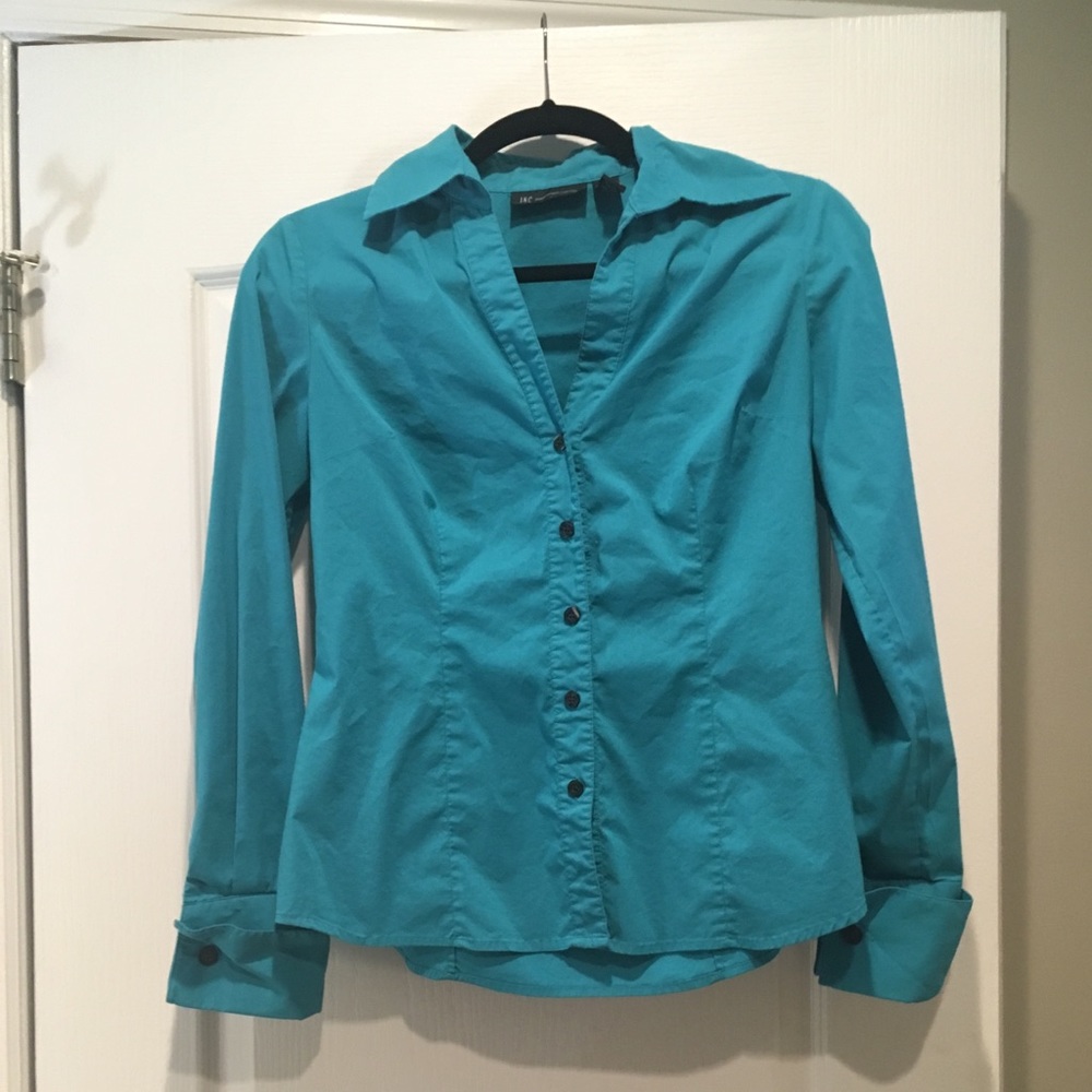 INC Women’s collared button down shirt. EUC Size 4